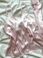 ست تاپ، شلوارک و روبدوشامبر ساتن صورتی - Image 4