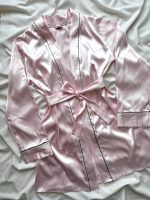 ست تاپ، شلوارک و روبدوشامبر ساتن صورتی - Image 2